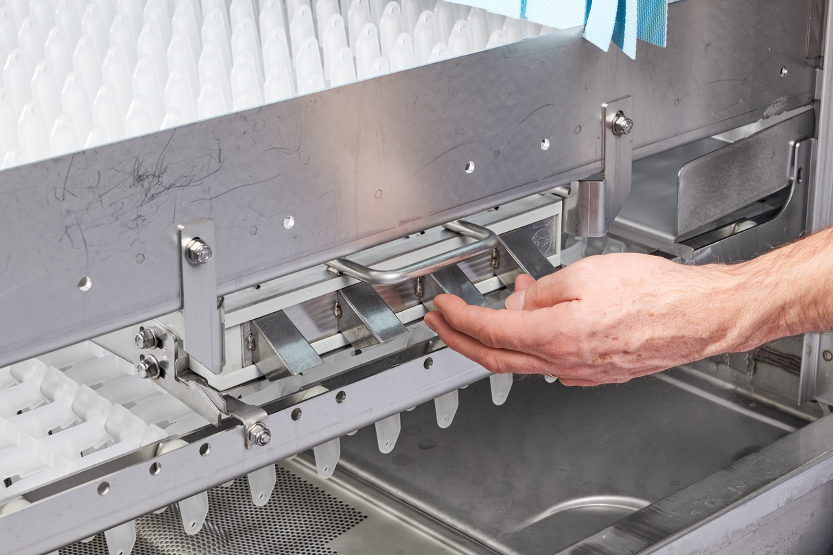 Hobart FT1000E+BASE@CF 25 Inch Low Energy Flight Type Dishwasher with Dual Rinse