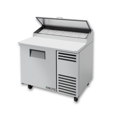 True TPP-AT-44-HC 44-5/8” Solid Door Alternate Top Pizza Prep Table With 6 Food Pans And Hydrocarbon Refrigerant - 115V